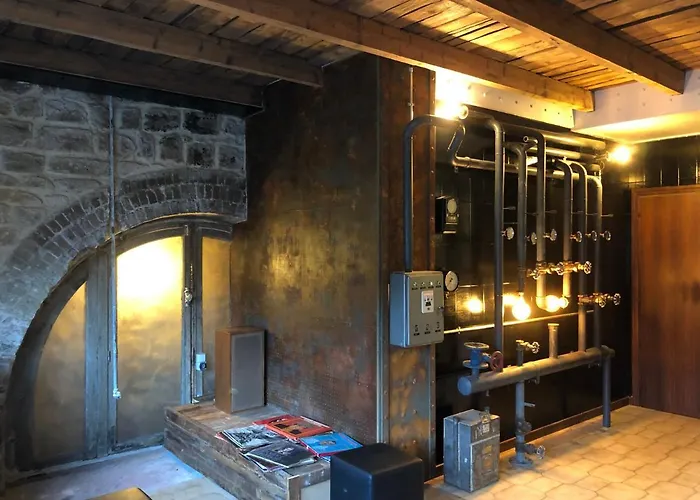 Style Loft Industrielle De 250m2 شقة *