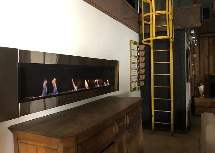 Style Loft Industrielle De 250m2 شقة